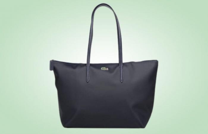 This Lacoste bag benefits from an unexpected price with this offer from Sarenza