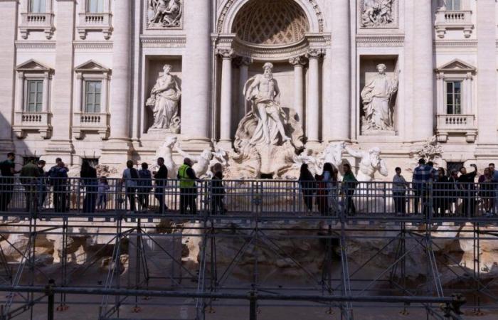 inauguration of a footbridge which spans the Trevi Fountain during its renovation