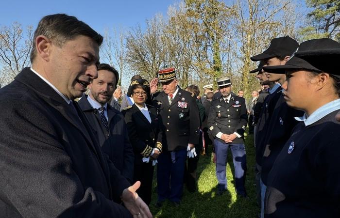 the minister speaks with the Cadets of the Haute-Marne gendarmerie