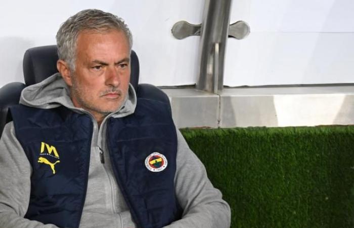 José Mourinho, Fenerbahçe coach, suspended for one match and ordered to pay a fine by the Turkish Federation