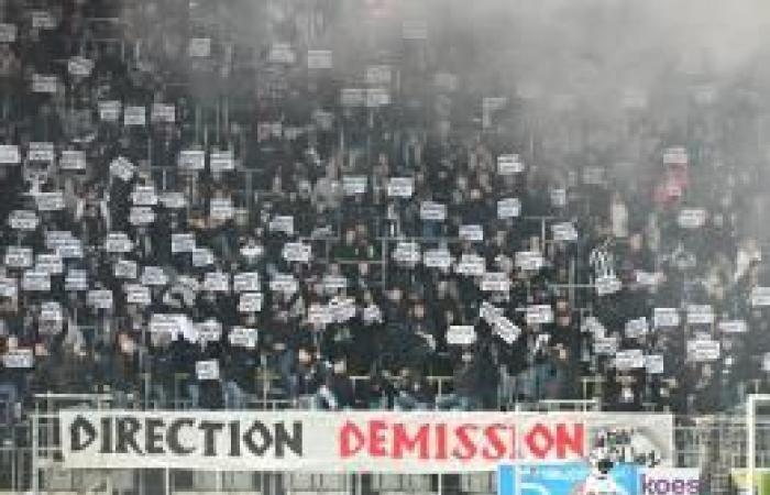 Yacine Titraoui avoids exclusion after a very rough tackle during SC Charleroi – Westerlo (video)