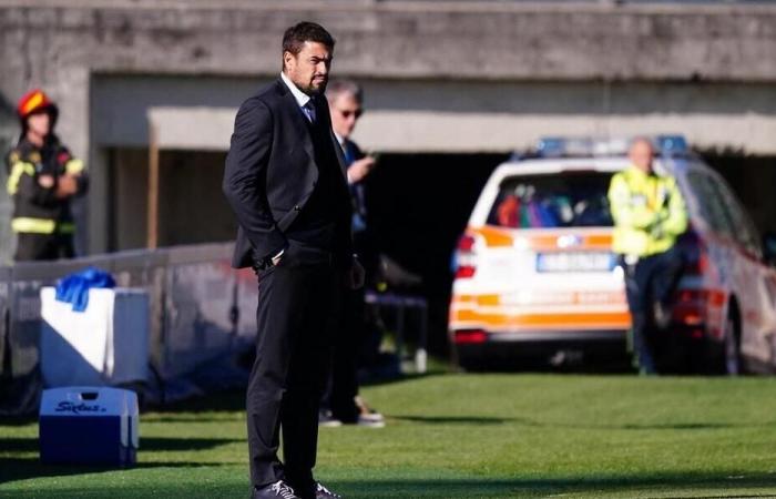 VIDEO. A Serie C coach physically attacks his striker after his expulsion.