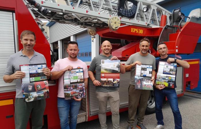 In Toulon, the 2025 firefighters calendar in the colors of the RCT