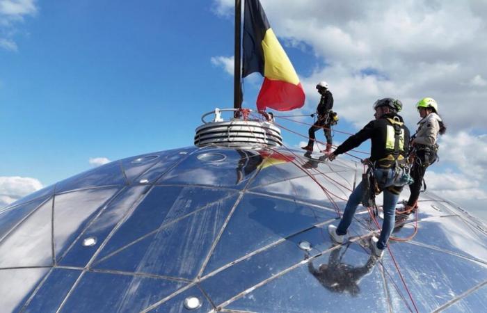 Thanks to them, the Atomium shines brightly: immersion among rope access technicians, a risky profession