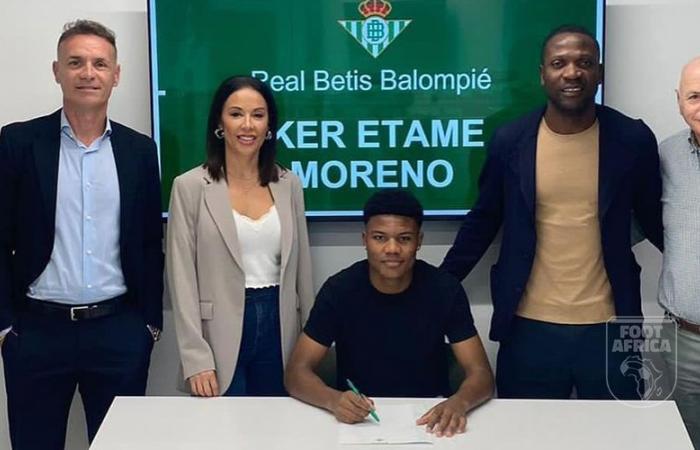 At 15, Iker Etame Junior signed professionally with Real Betis! (Official)