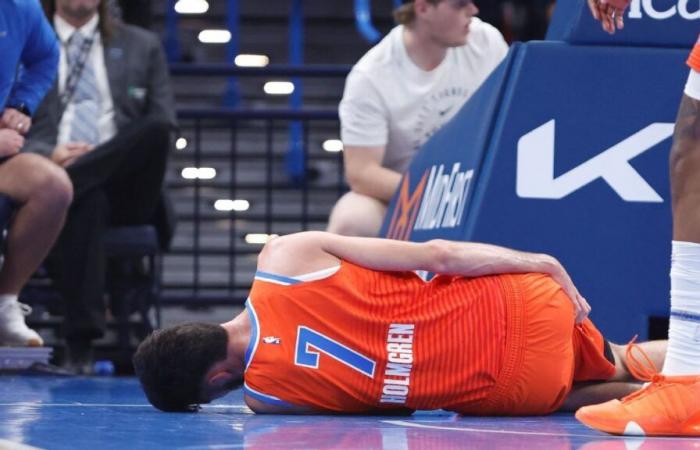 Thunder’s Chet Holmgren exits vs. Warriors with hip injury