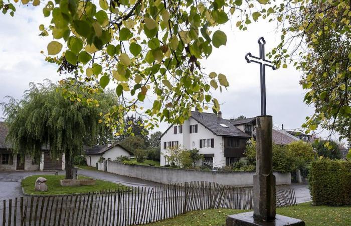 A meeting area in the heart of the village of Bossy is contested