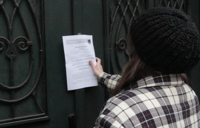 Strasbourg. The posters stuck by the town hall on his front door exasperate this resident of Schluthfeld