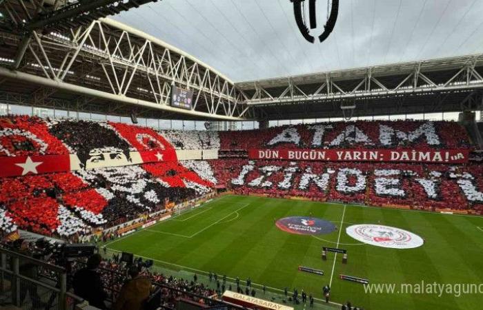 Choreography by Galatasaray fans for Mustafa Kemal Atatürk