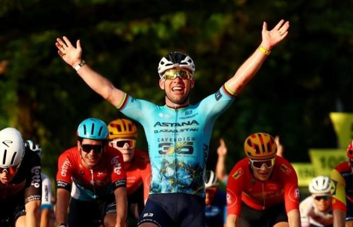 For the last race of his career, Mark Cavendish wins the Singapore Criterium