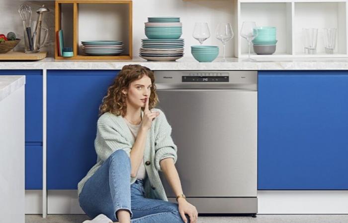 This Hisense XXL dishwasher can wash 16 place settings at once