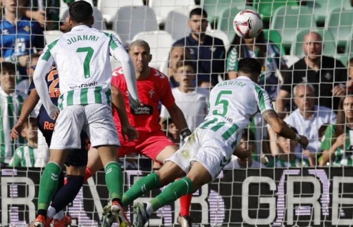 Bartra rescues a point in the Villamarín madness | Relief