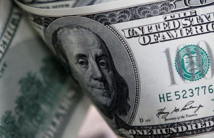 The dollar prepares to receive data on US inflation and several Fed speakers