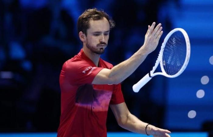 Daniil Medvedev loses his temper and loses ingloriously to Taylor Fritz at the Masters