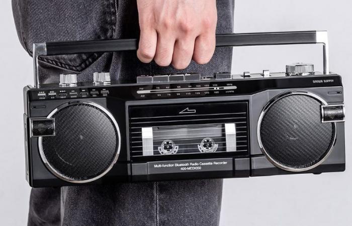 Sanwa Supply unveils a boombox equipped with an MP3 cassette player and a Bluetooth speaker