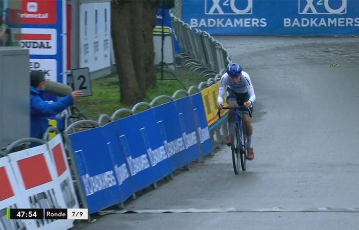 Thibau Nys immediately makes his European star jersey sparkle with a strong solo effort in Lokeren