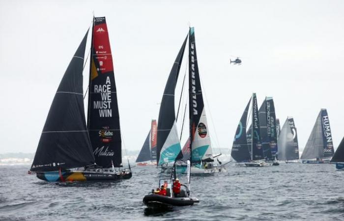 Vendée Globe: the 10th edition started with Denis Van Weynbergh among the 40 skippers (photos)