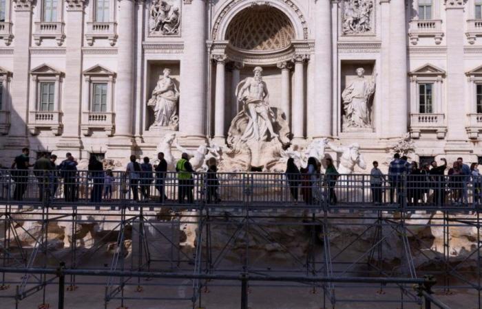 “A unique point of view”: a footbridge inaugurated above the Trevi Fountain (photos)