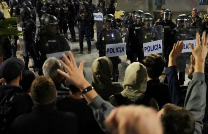 Floods in Spain: tens of thousands of people express their anger in the streets