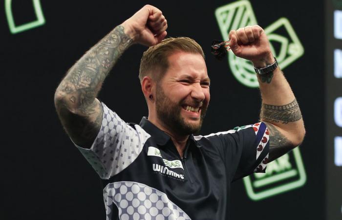 Van Gerwen loses to Anderson at the Grand Slam of Darts, Wattimena and Van Veen