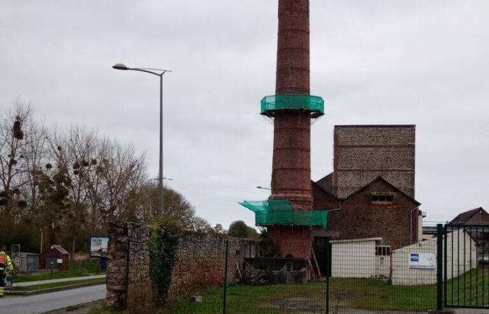 Threatened, this Côtes-d'Armor factory chimney will ultimately remain in place