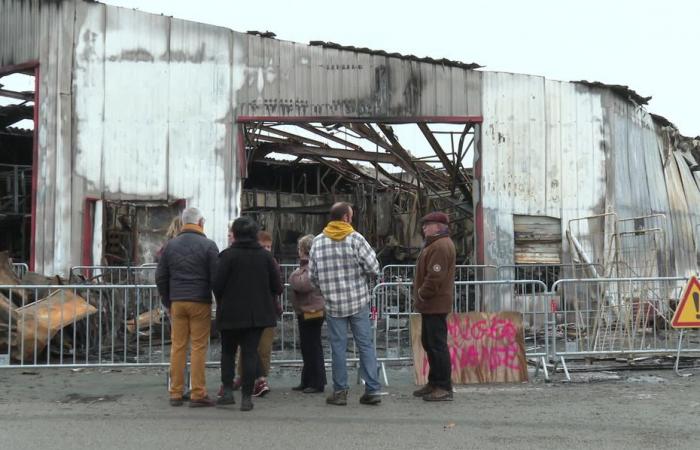 “It hurts me, but we’re going to leave again.” Destroyed by a fire, the recycling plant wants to rise from its ashes