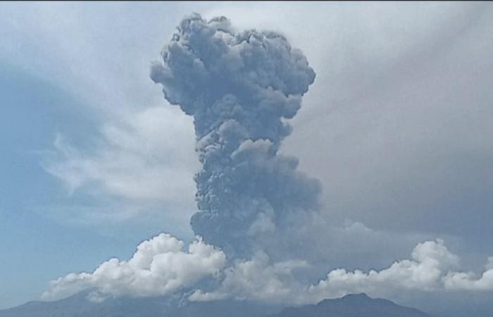 the Laki-Laki volcano erupts again and causes an impressive column of ash