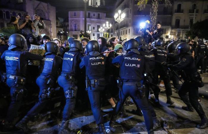 IN PICTURES – “Assassins”: in Valencia, a human tide cries out in anger after deadly floods