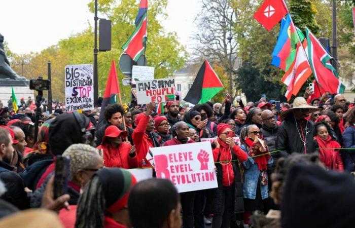 In Paris, thousands of people “wind up” against the high cost of living overseas