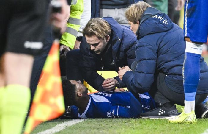 Big scare for Noah Fadiga, who collapses on the pitch against Standard Liège