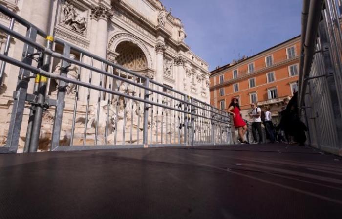 “A unique point of view”: a footbridge inaugurated above the Trevi Fountain (photos)