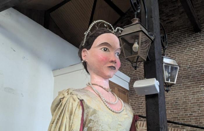 Who is this 4 meter tall lady in the Aumale Butter Hall?