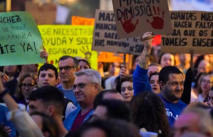 In Valencia, thousands of people demonstrate their anger