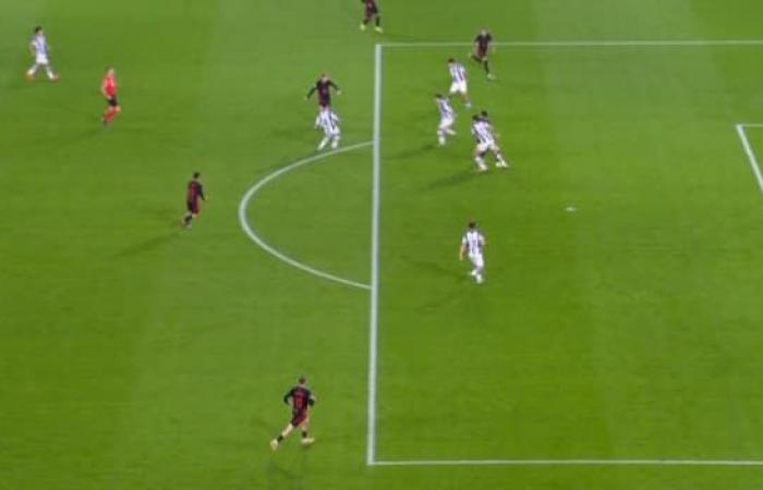 controversy surrounding an offside goal by Lewandowski with a possible big error from the revealer