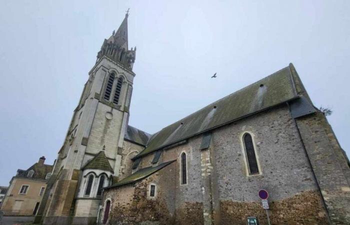 Why do the church bells of this village in Maine-et-Loire no longer ring?