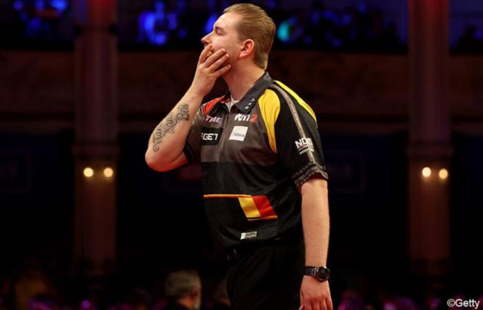 De Decker recovers at Grand Slam of Darts, Van den Bergh can only save 1 leg against Littler