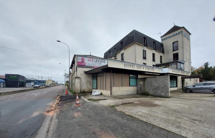 the driver loses control and crashes into the facade of the hotel