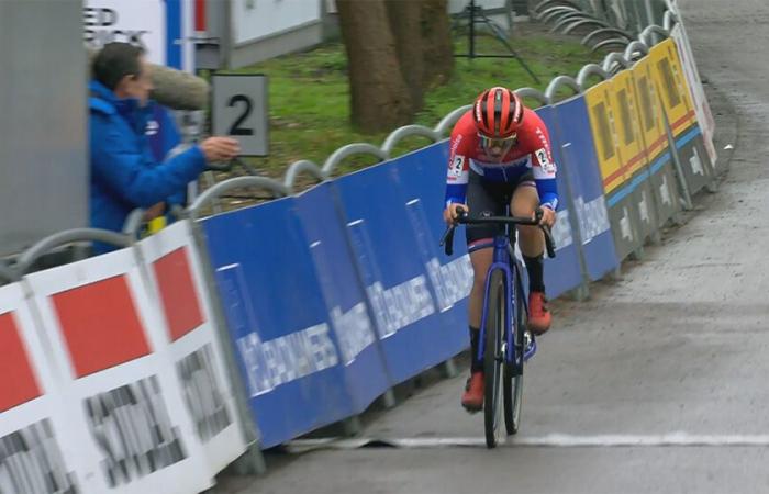 Lucinda Brand solos to victory in Lokeren and becomes leader in the X²O classification