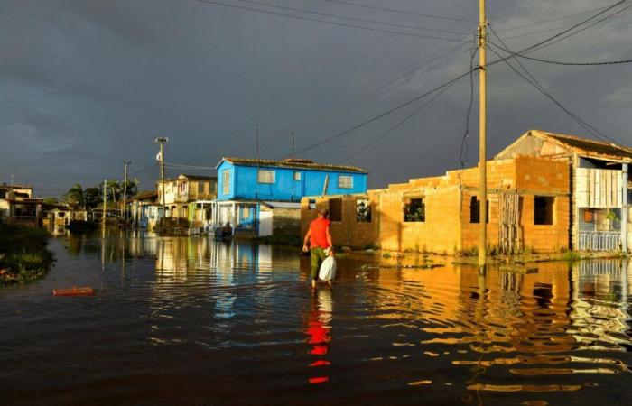 the island hit by two earthquakes, including one of magnitude 6.8