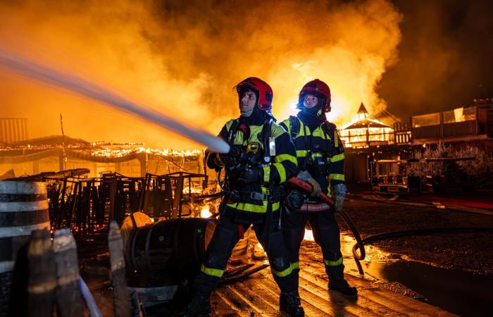 Devastating fire at the Barcarès Christmas village: the Christmas market partially destroyed before its opening