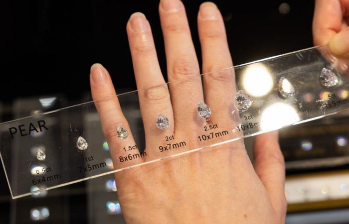 DIX30 district | A jewelry store where you can try on engagement rings at will