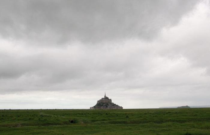 clouds persist in the north, temperatures are close to 20 degrees in the south