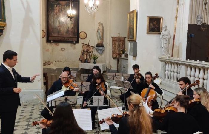 The Italian orchestra of Lucca stops at Belgodère, in Balagne