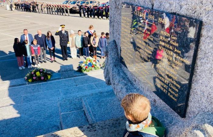 Mende commemorated the Armistice of the Great War and the 100th anniversary of the war memorial, Place du Foirail