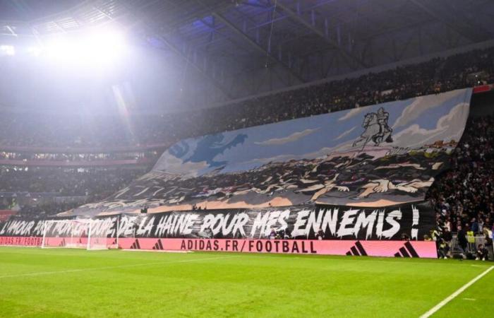 the magnificent tifo of the Lyon supporters