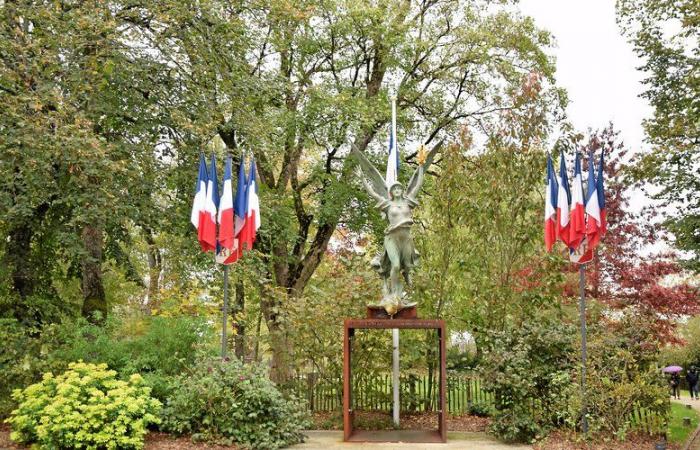 A certain Monday, November 11, 1918 in Rodez: that day, the prefect of Aveyron posted the good news on the wall of the prefecture