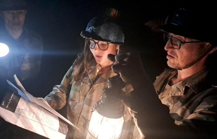 middle school students from Gironde dig trenches and simulate an attack to better understand the hell of war