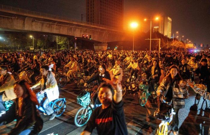 In China, authorities put an end to nighttime bike rides by Henan students