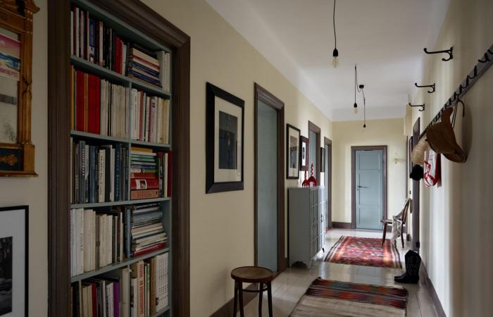 A vintage apartment of 117m2 with a view of the rooftops