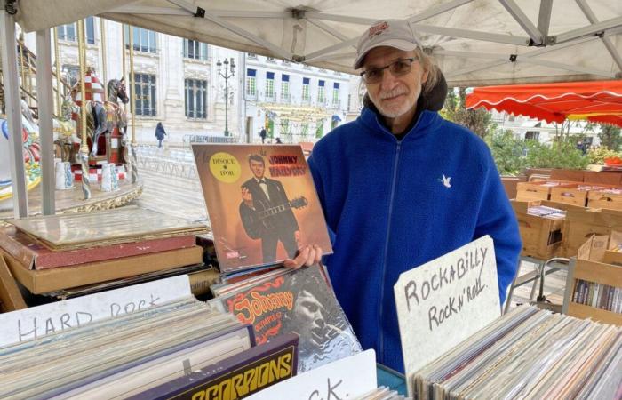 Young people love his records at the book market in Orléans